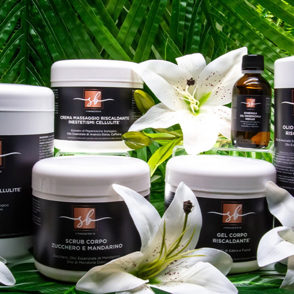 Caffeina, peperoncino biologico, oli essenziali come Cannella, Arancio, agiscono sulle adiposità localizzate, mobilizzano i grassi delle cellule adipose e combattono la Cellulite.