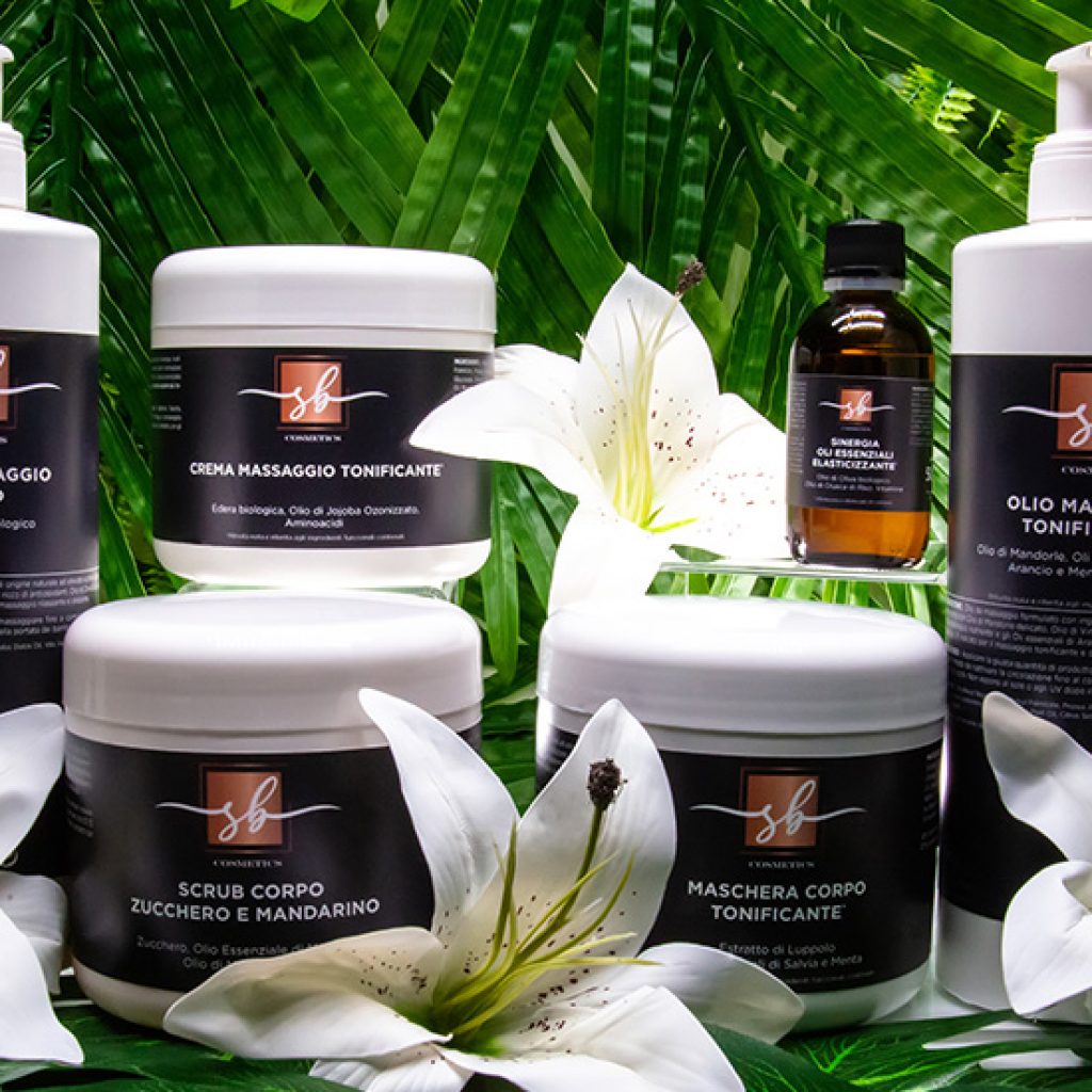 Il trattamento Elasticizzante Prevenzione Smagliature favorisce il rassodamento e la compattezza della pelle migliorando la naturale elasticità cutanea.