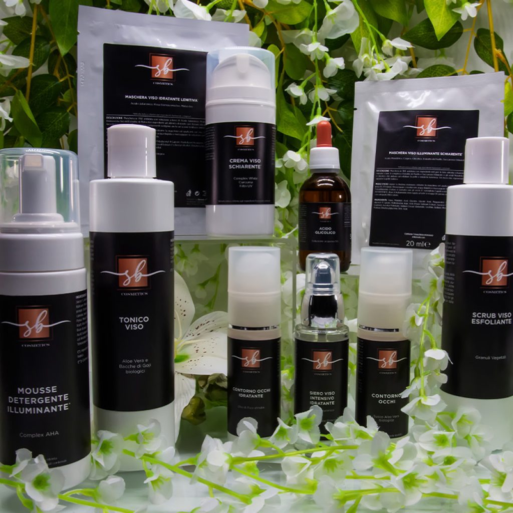 La linea Schiarente Acido Glicolico è formulata per aiutare ad illuminare l’incarnato e attenuare le macchie pigmentarie. Una straordinaria formula con ingredienti dal potere schiarente, ristrutturante e antiage creata per ritrovare lo splendore del viso e donare luminosità.