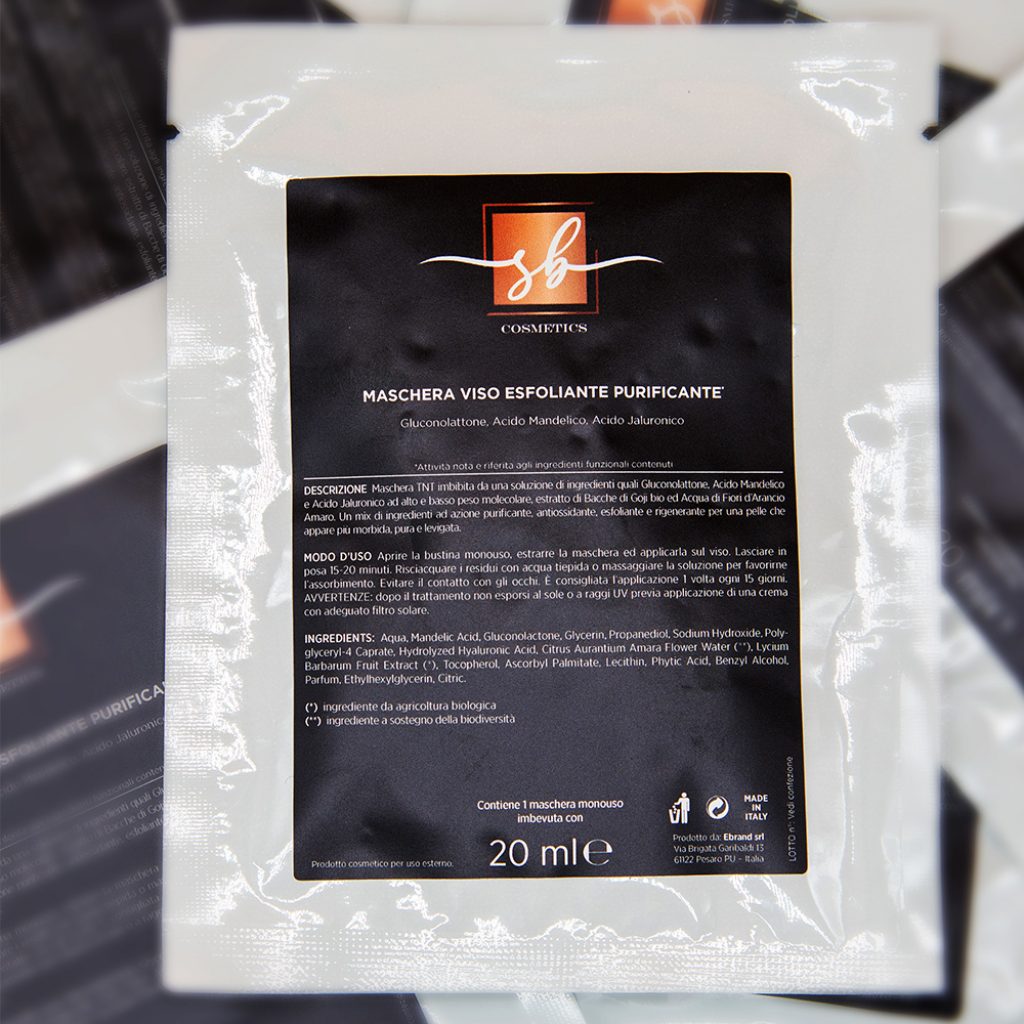 Maschera TNT per esfoliare la pelle del viso in modo pratico e veloce. Un mix di attivi ad azione purificante, antiossidante, esfoliante e rigenerante per una pelle più tonica e luminosa.

Maschera Viso Monouso TNT Esfoliante Purificante 

Gluconolattone - Acido Mandelico - Acido Jaluronico

Maschera TNT per esfoliare la pelle del viso in modo pratico e veloce. Imbibito da una soluzione di ingredienti quali Gluconolattone, Acido Mandelico e Acido jaluronico ad alto e basso peso molecolare, estratto di Bacche di Goji Bio ed Acqua di Fiori d’Arancio Amaro. Un mix di attivi ad azione purificante, antiossidante, esfoliante e rigenerante per una pelle più tonica e luminosa.