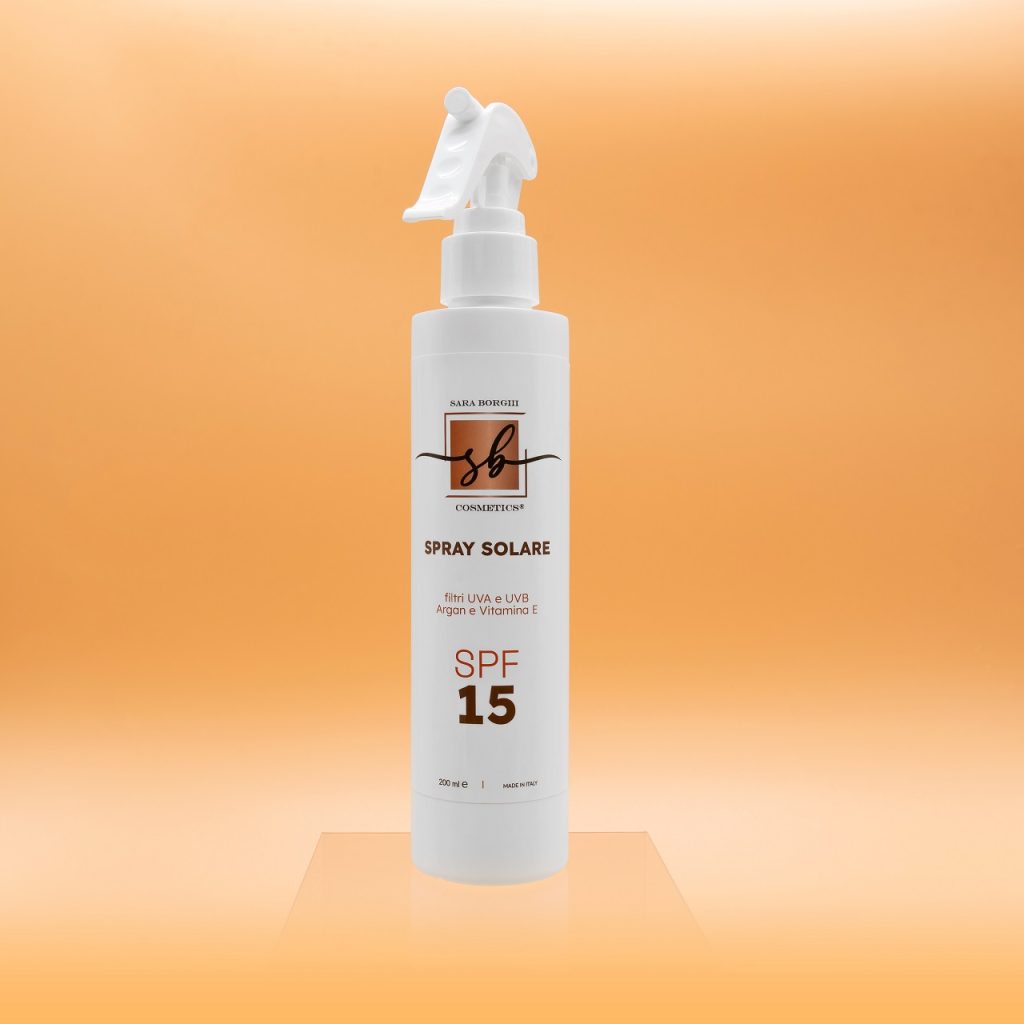 Per pelli olivastre e scure. Protegge dai raggi solari donando un’abbronzatura omogenea, favorita dalla pratica erogazione in spray, e lascia la pelle morbida e idratata per la presenza dell’olio di sesamo e dell’olio di argan altamente idratanti e nutrienti.